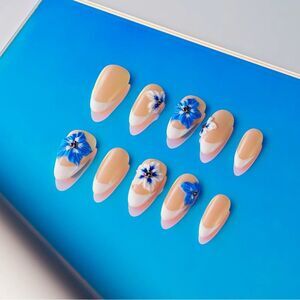 Handmade Floral Accent Press-On Nails